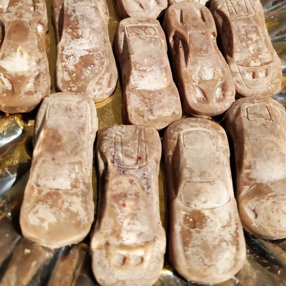 ☕️ 12 Car Shaped Wax Melts ~ Coffee Shop Scent ~ Homemade Soy Wax Melts - Picture 12 of 12